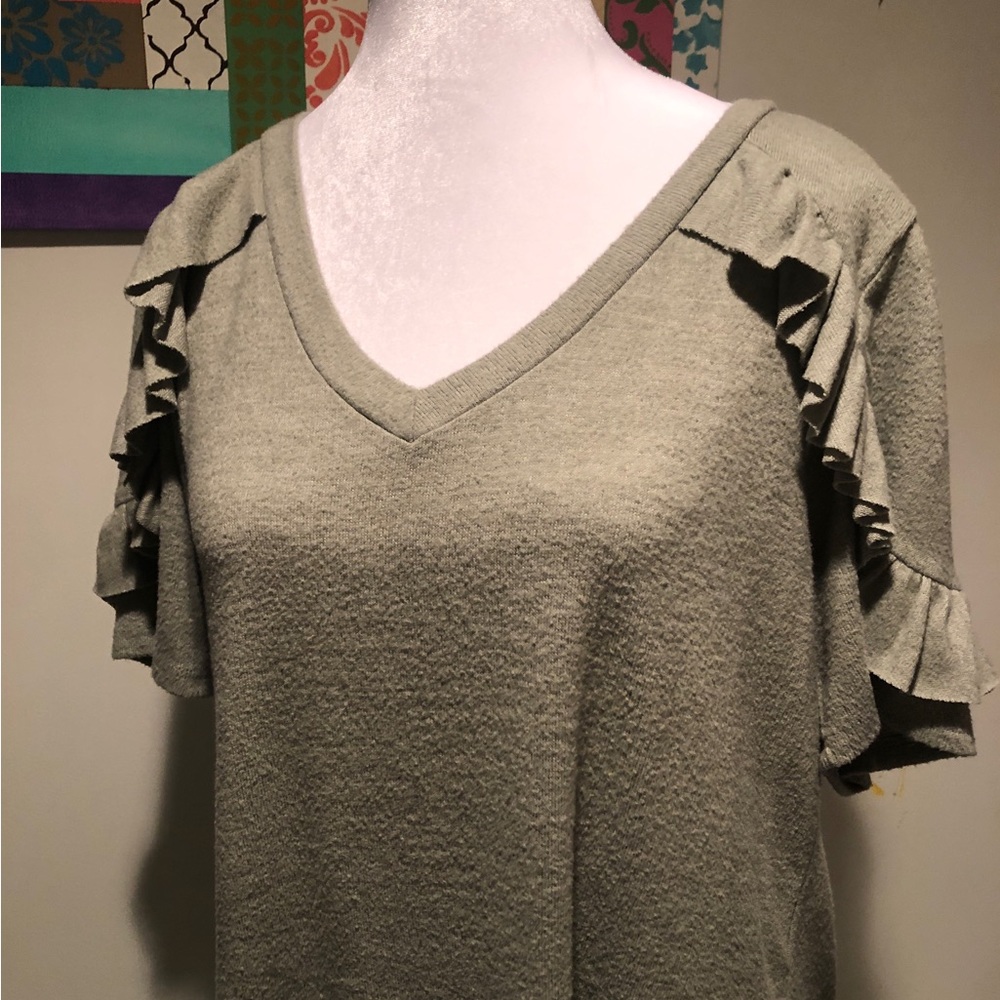 Voice of California soft celery colored lightweight sweater USA  made “HOT DEAL”